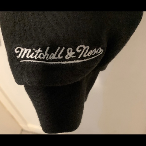 Mitchell & Ness Toronto Raptors hoodie - Picture 2 of 4